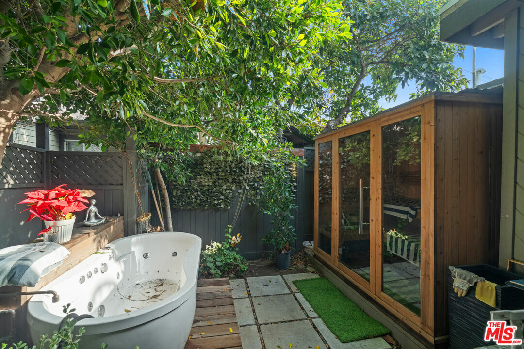 Property Photo:  538   Rialto Ave  CA 90291 