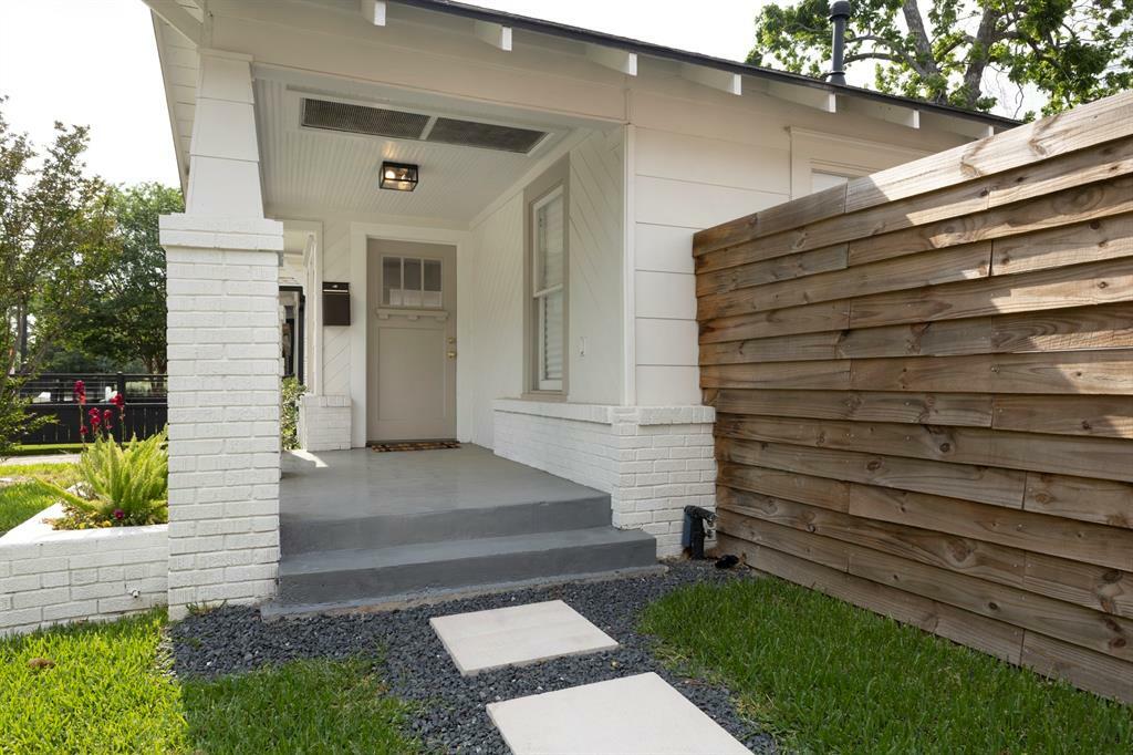 Property Photo:  1123 W Melwood Street  TX 77009 