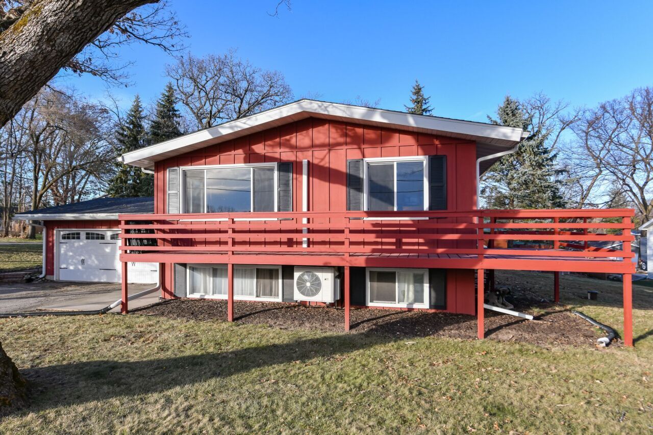 Property Photo:  5107 South Shore Dr  WI 53115 