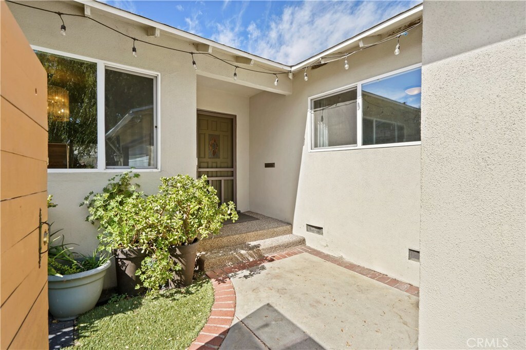 Property Photo:  6213 Enfield Avenue  CA 91316 