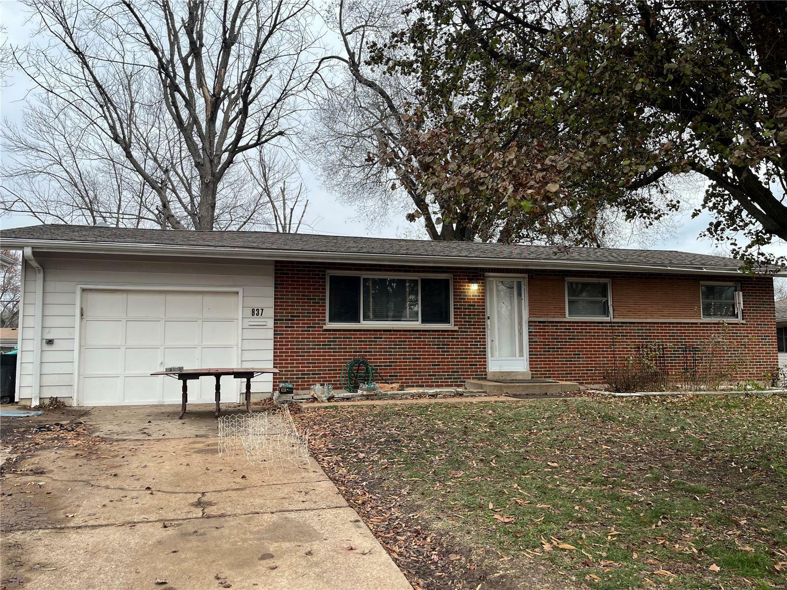 Property Photo:  837 Riderwood Drive  MO 63042 