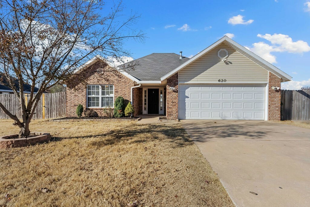 Property Photo:  620 Tumbleweed Street  AR 72745 