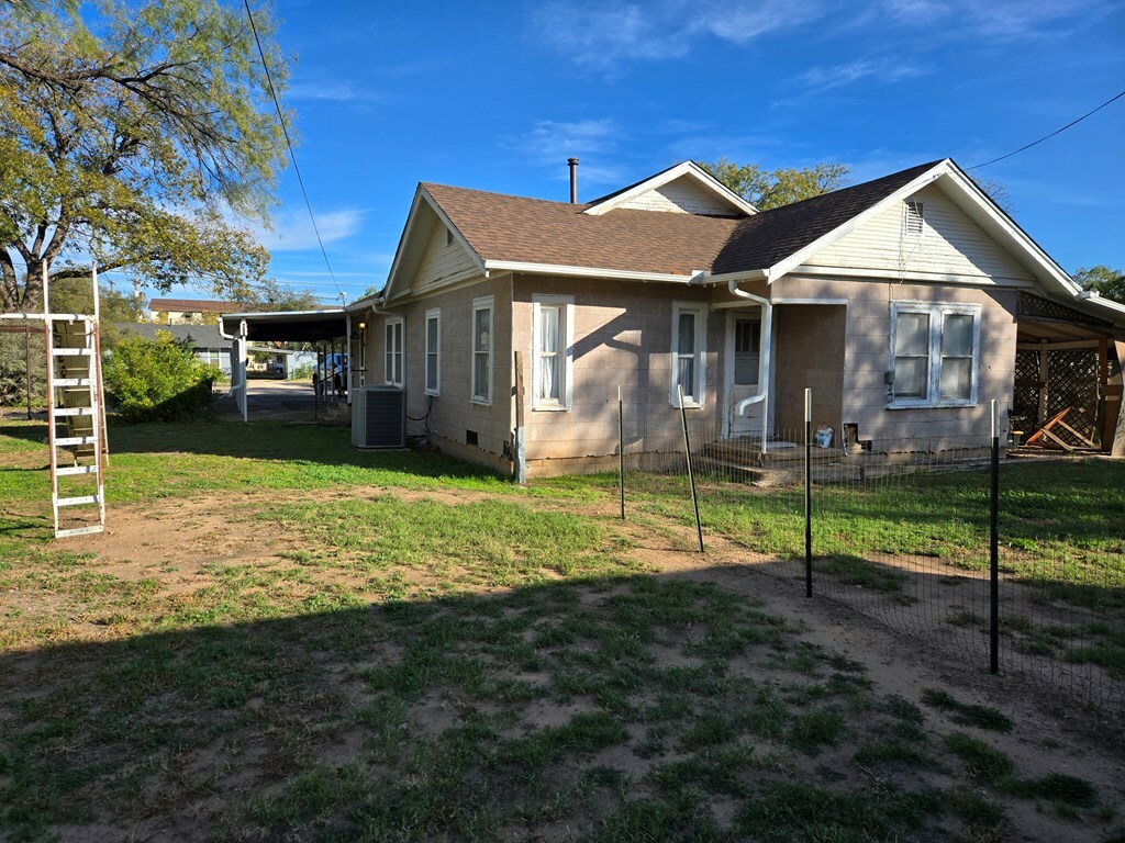 Property Photo:  1805 S Van Buren St  TX 76904 