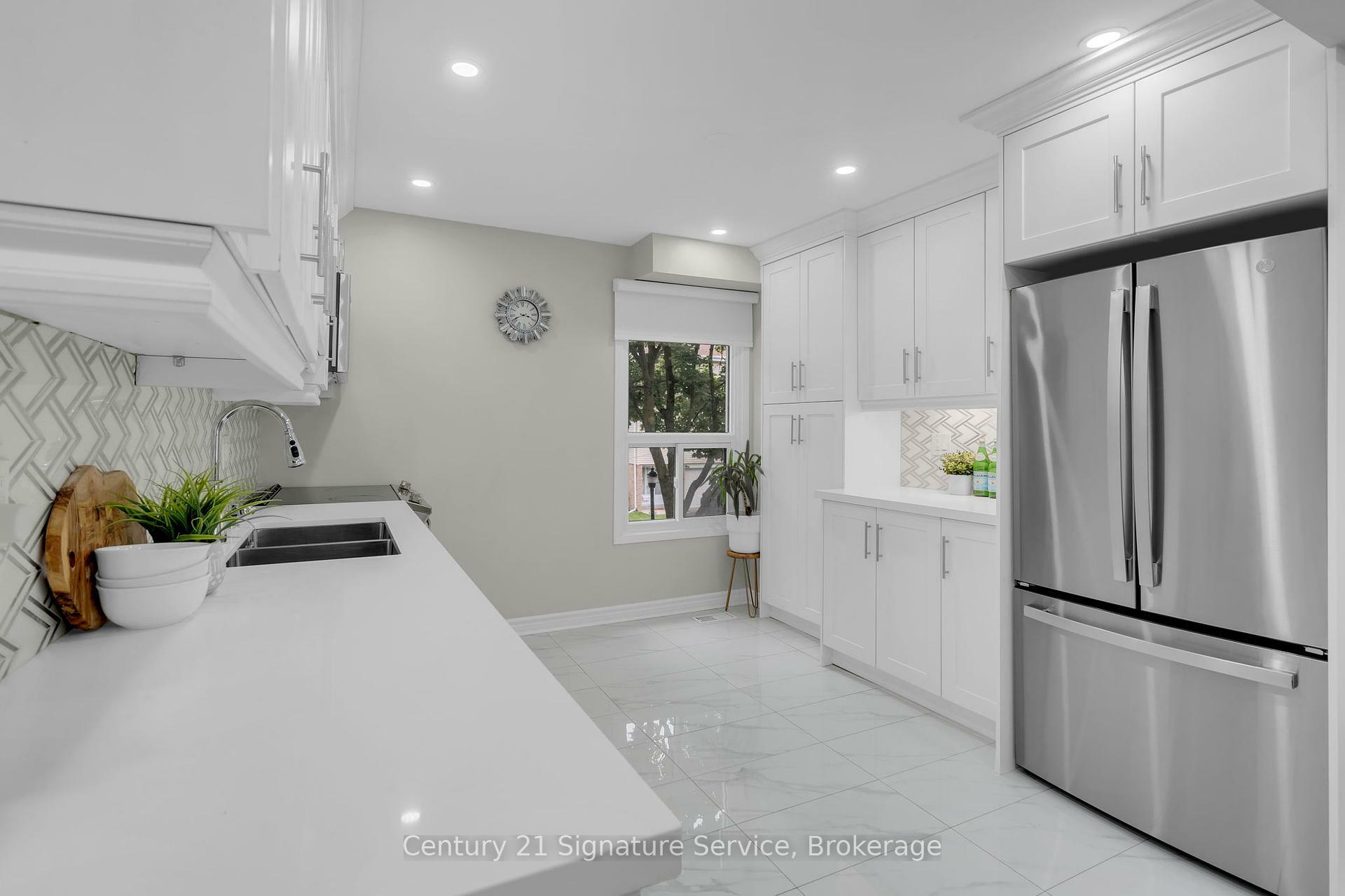 Property Photo:  42 Ellis Dr  ON L6T 4C4 