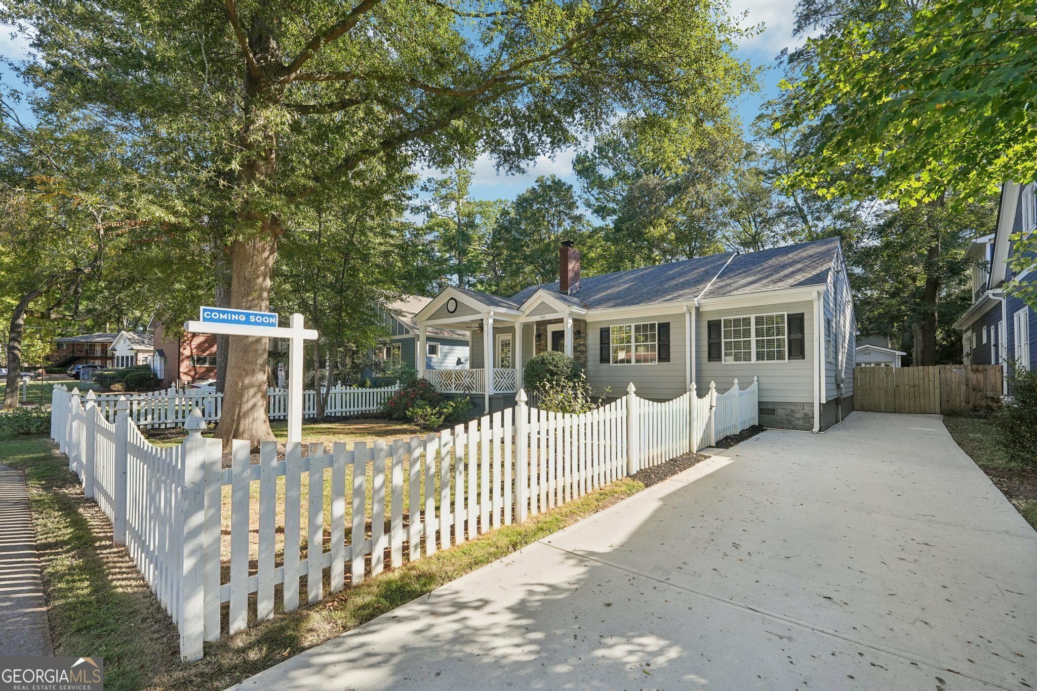 Property Photo:  910 E Lake Drive  GA 30030 