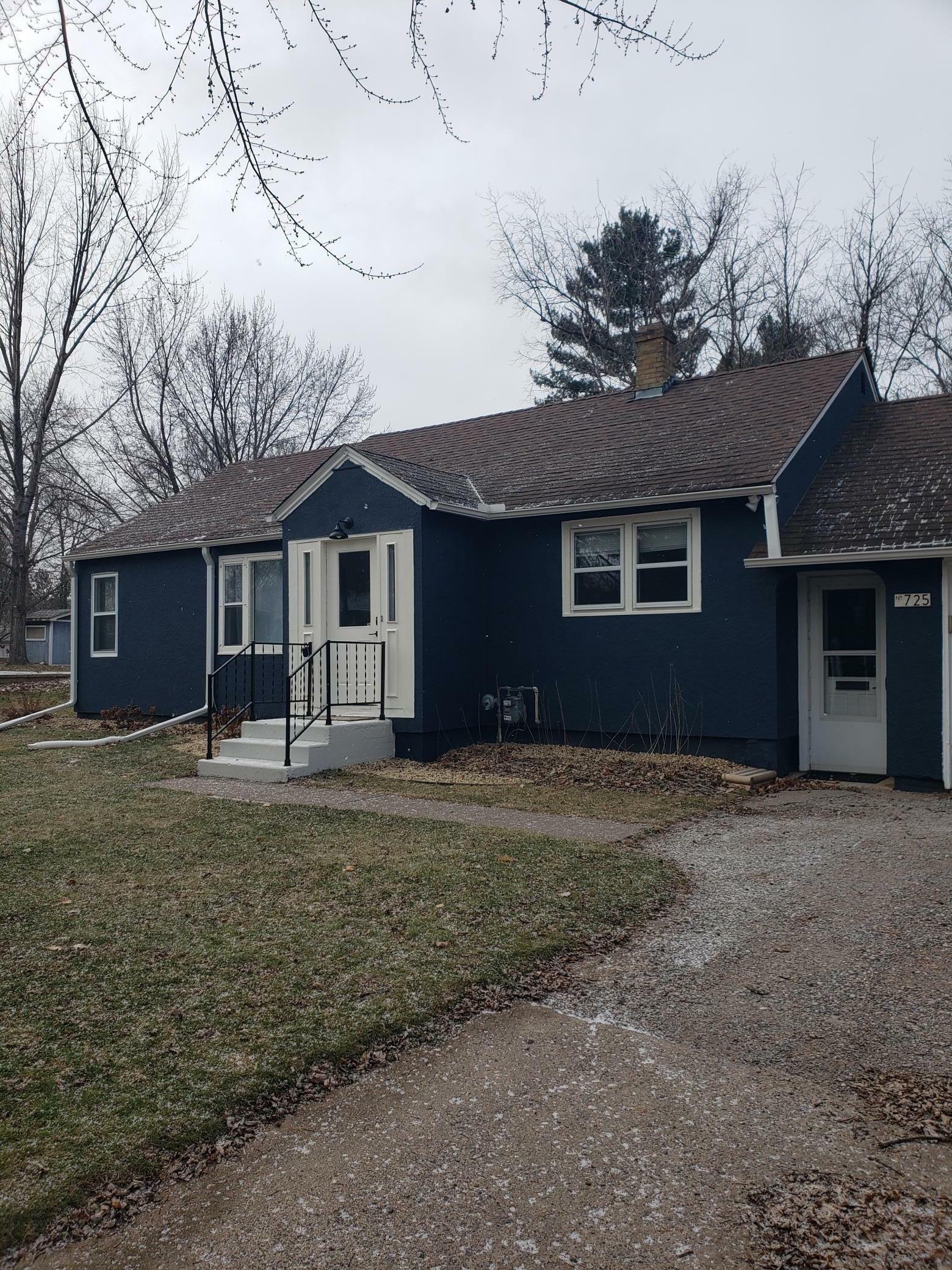 Property Photo:  725 9th Street SW  MN 55063 