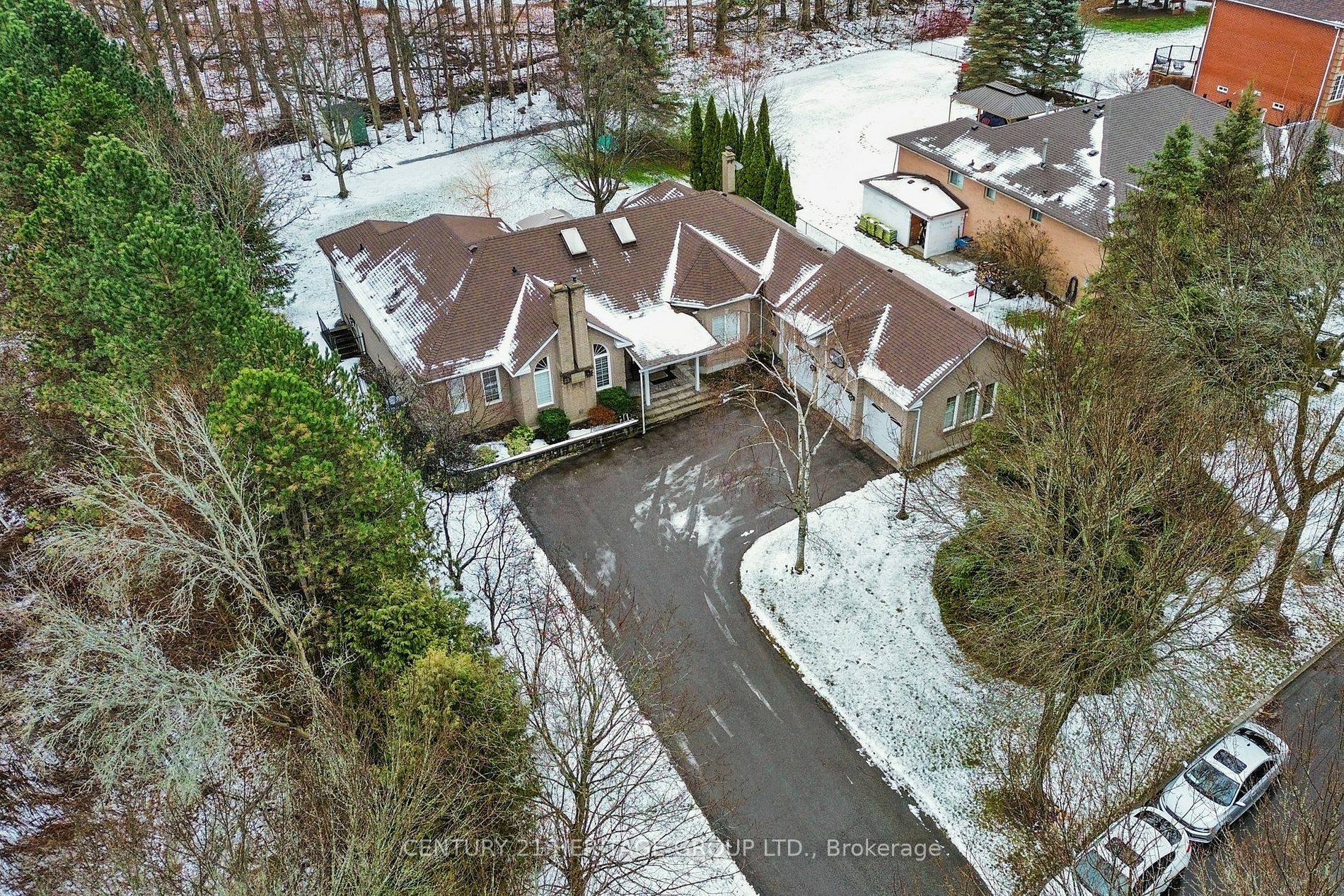 Property Photo:  15 Treegrove Circ  ON L4G 6M1 