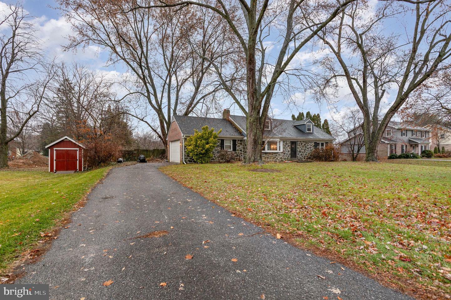 Property Photo:  2033 Robindale Avenue  PA 17601 