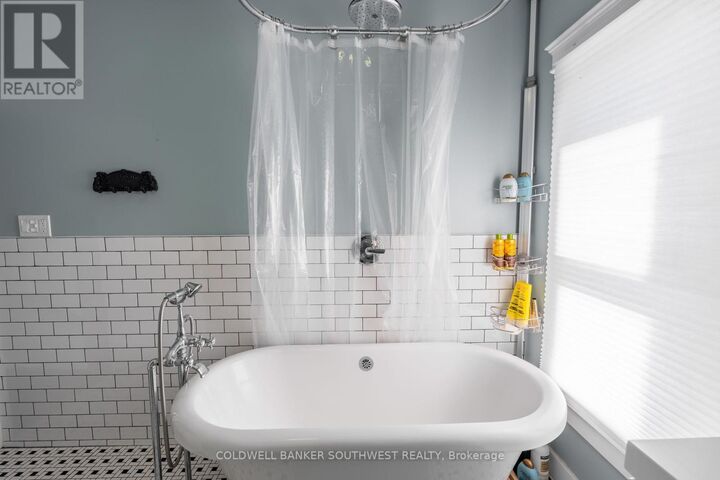 Property Photo:  224 Vidal Street South  ON N7T 2T7 