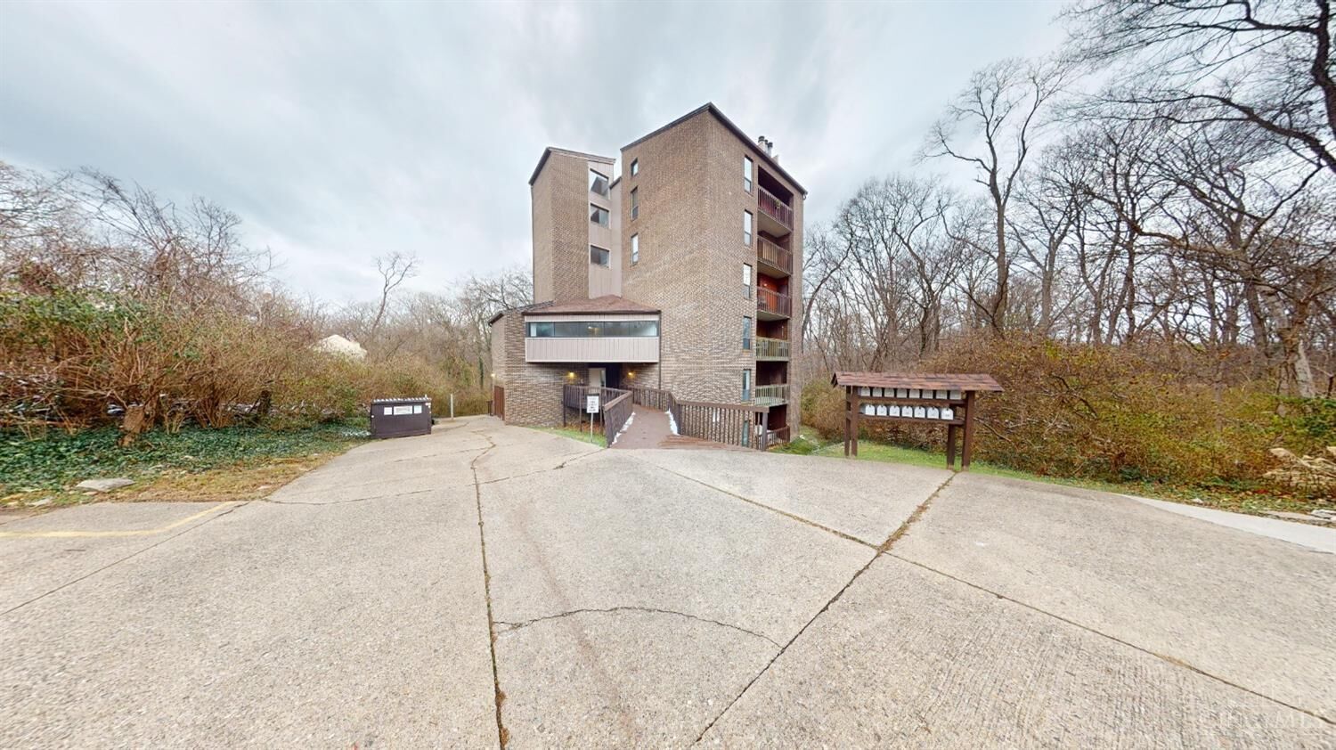 Property Photo: 2121 Sutton Avenue OH 45230