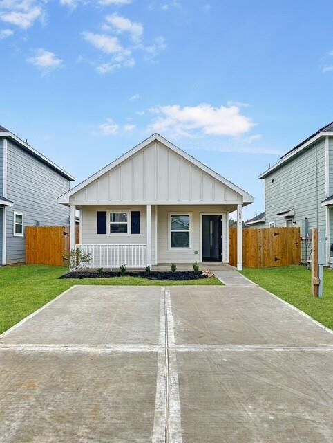 Property Photo:  16818 N Marie Village Drive  TX 77306 