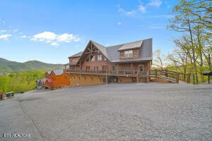 4130 Sherwood Heights Way  Pigeon Forge TN 37863 photo