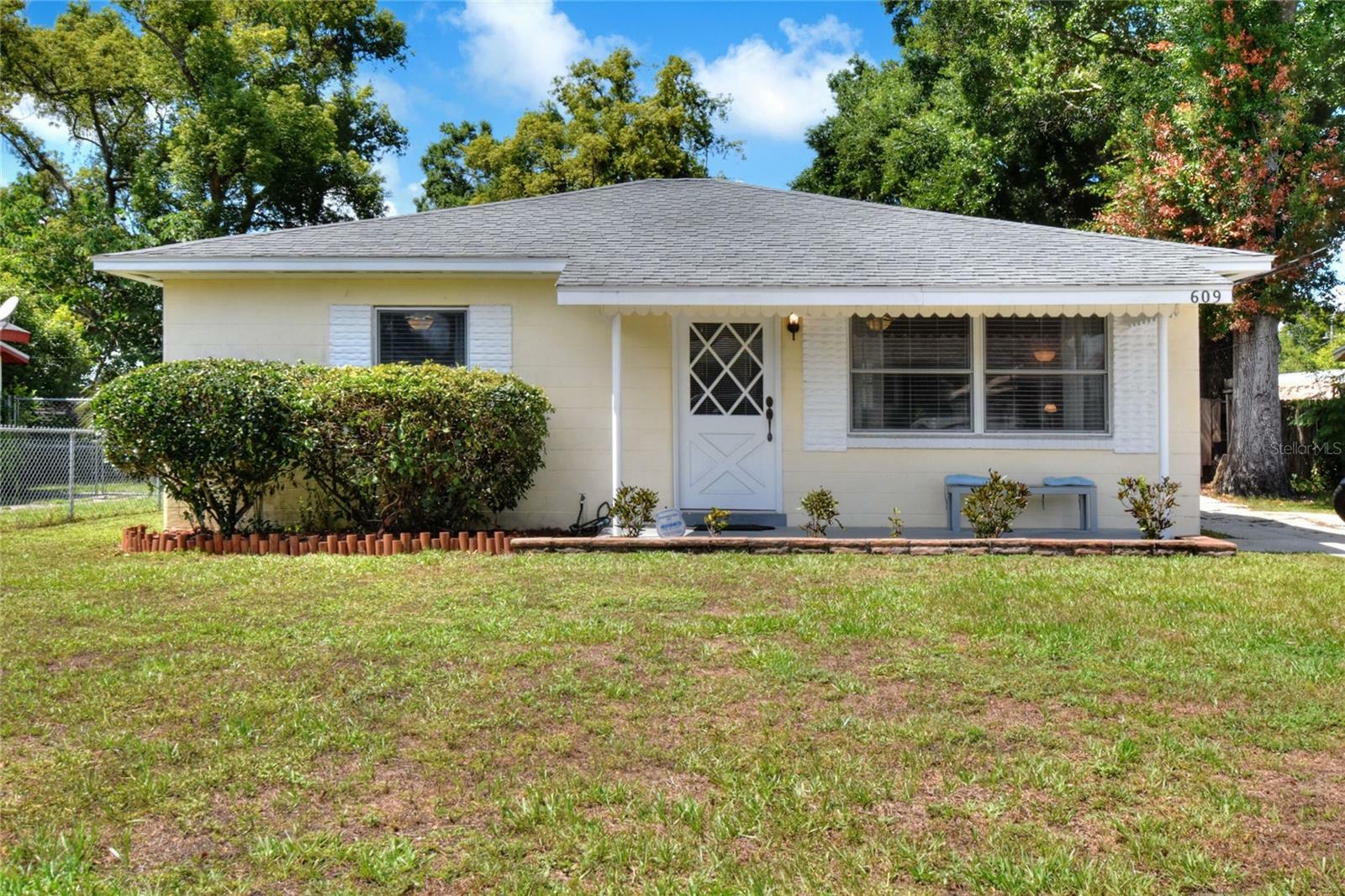 Property Photo:  609 W Park Street  FL 33803 