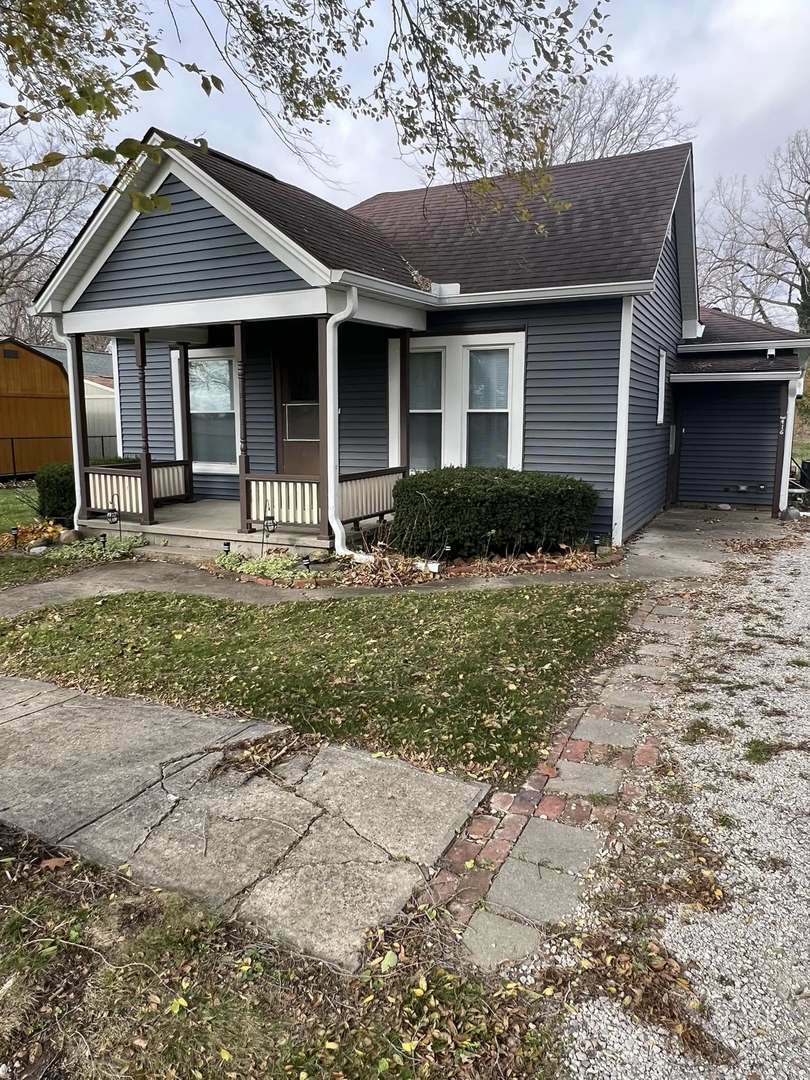 Property Photo:  416 W Benjamin Street  IL 61749 