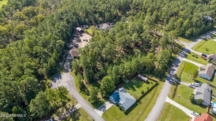 Property Photo: 102 Redbud Court NC 28532