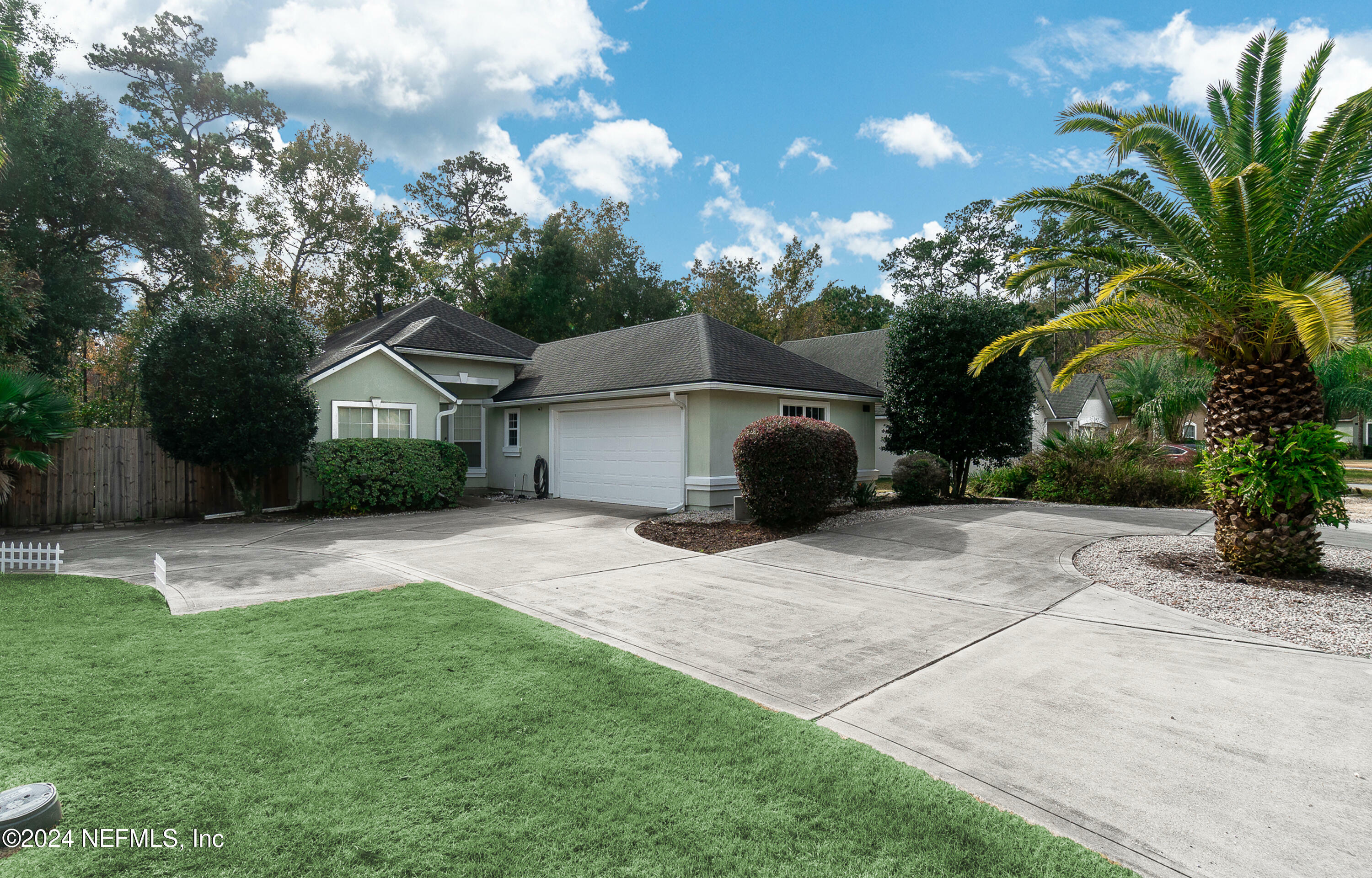 Property Photo:  947 Woodbridge Hollow Road N  FL 32218 