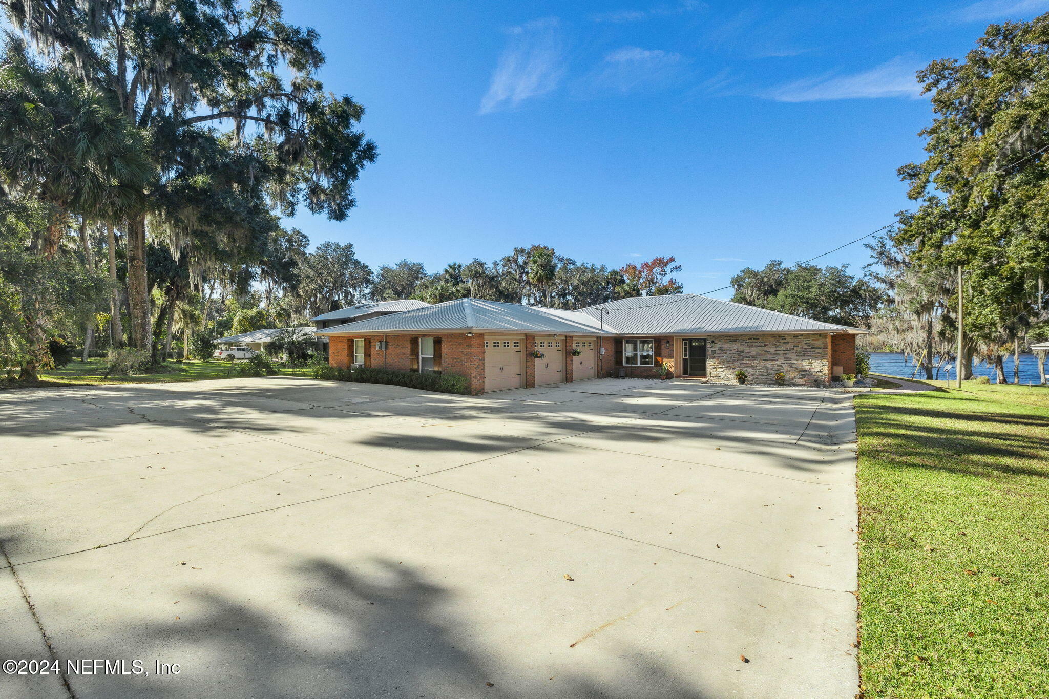 Property Photo: 126 Easy Drive FL 32189