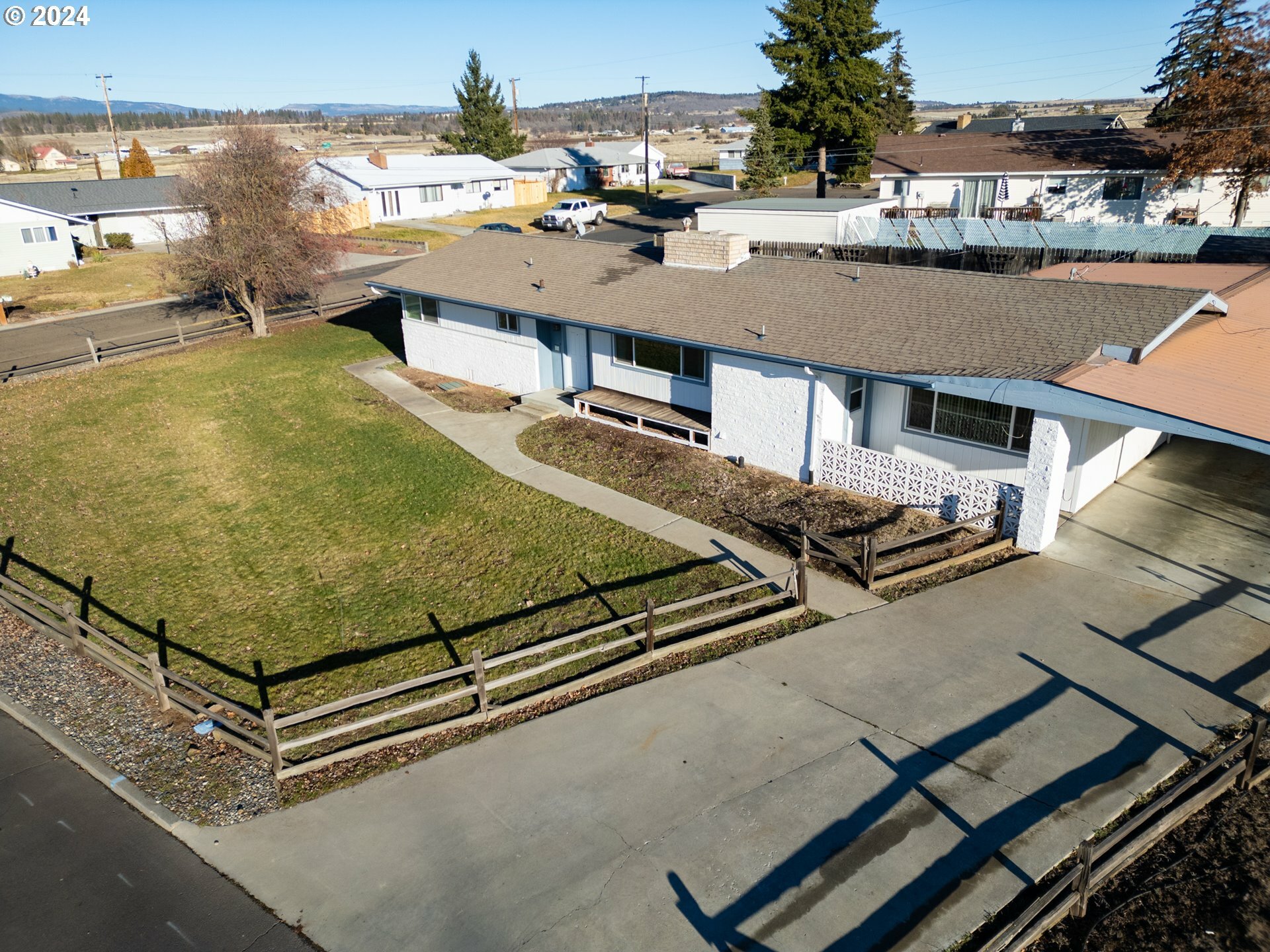 Property Photo:  304 Brashear Way  WA 98620 