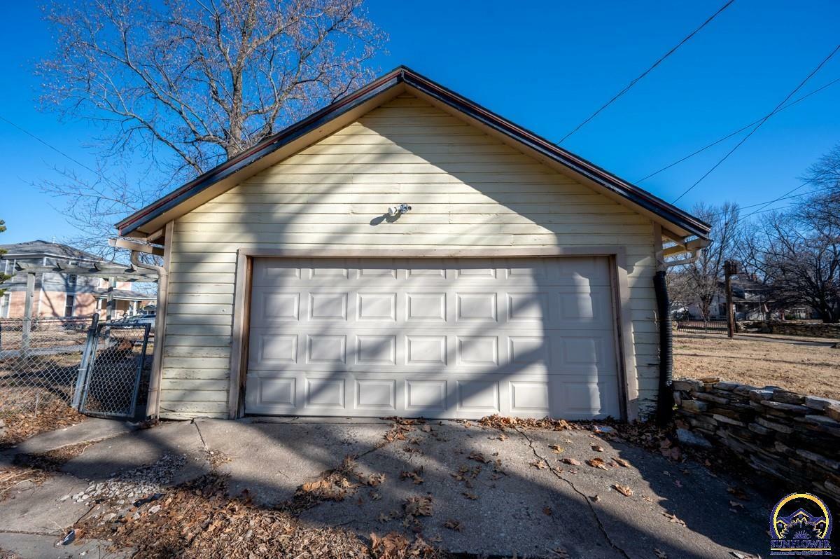 Property Photo:  1151 SW Mulvane St  KS 66604 