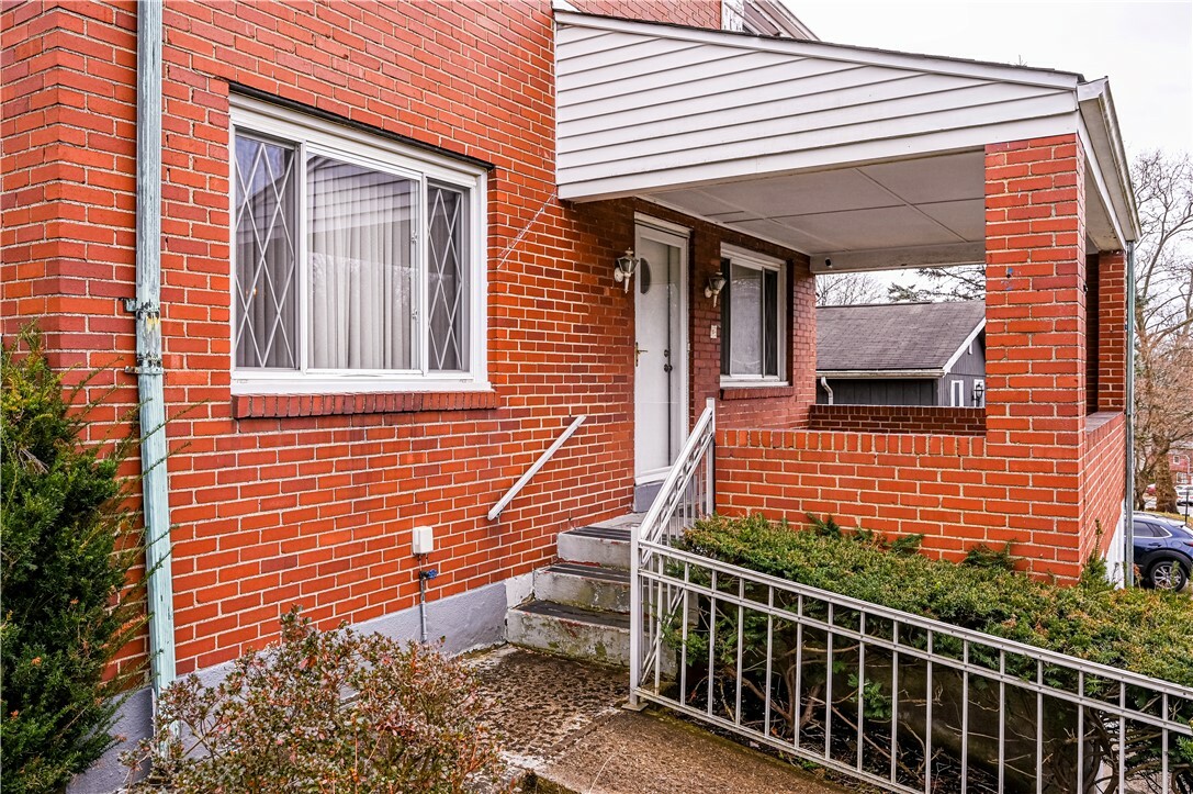 Property Photo:  224 Churchill Rd  PA 15145 