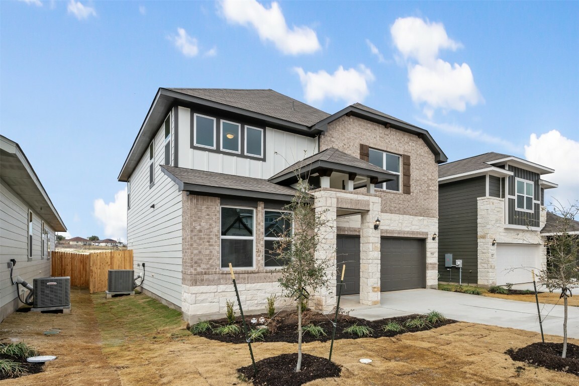 Property Photo:  724 Palo Brea Loop  TX 78634 