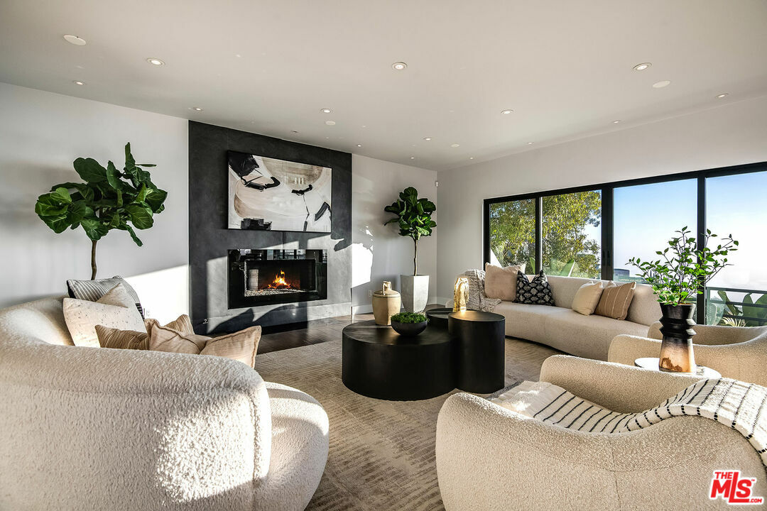 Property Photo: 2287 Sunset Plaza Dr CA 90069