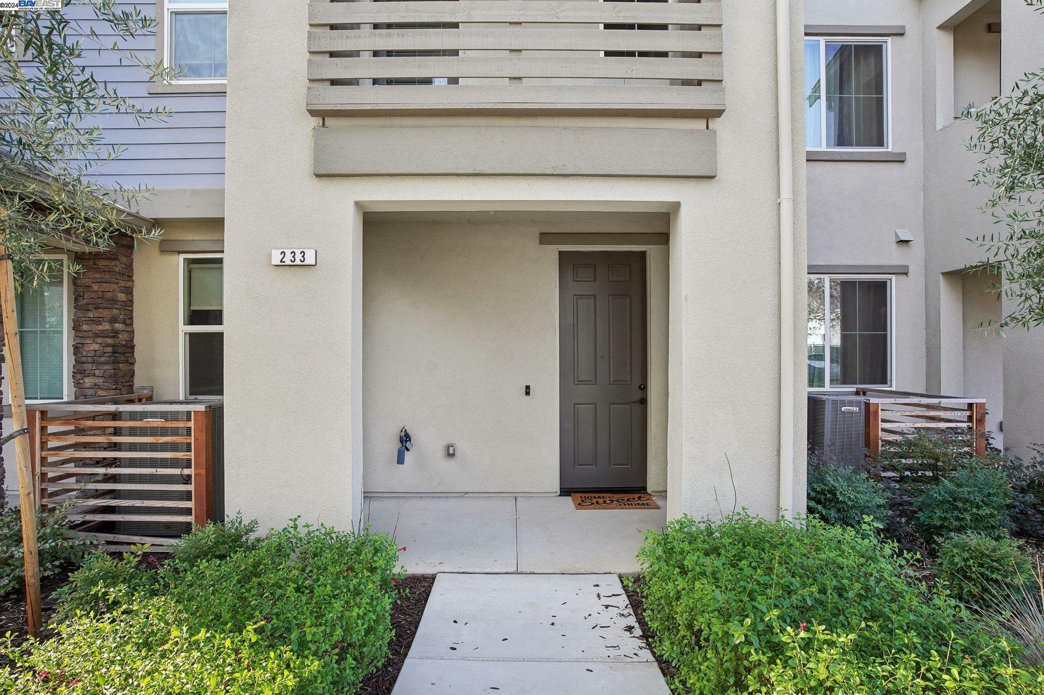 Property Photo:  233 N N St  CA 94551 