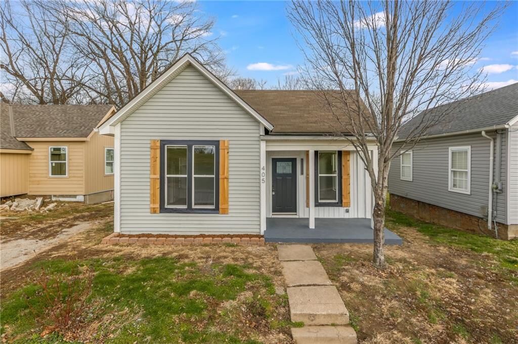 Property Photo: 405 S Spring Street MO 64050