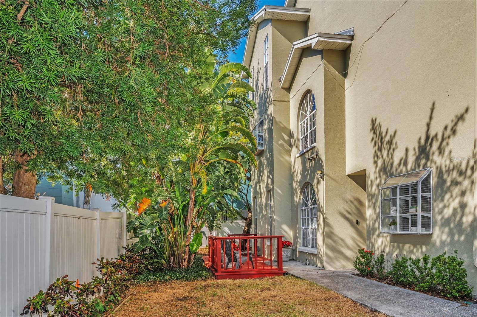 Property Photo:  609 S Glen Avenue B  FL 33609 