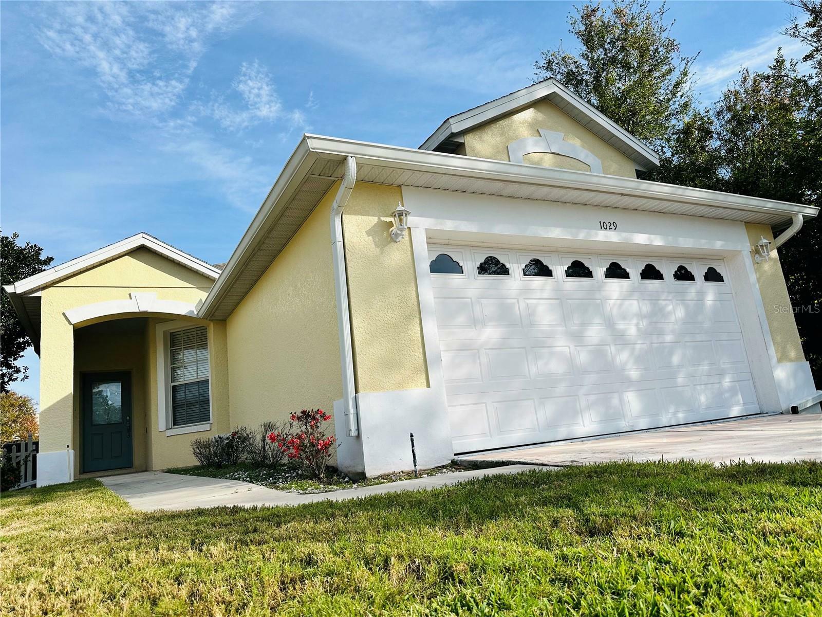 Property Photo:  1029 Saint Ives Court  FL 32757 