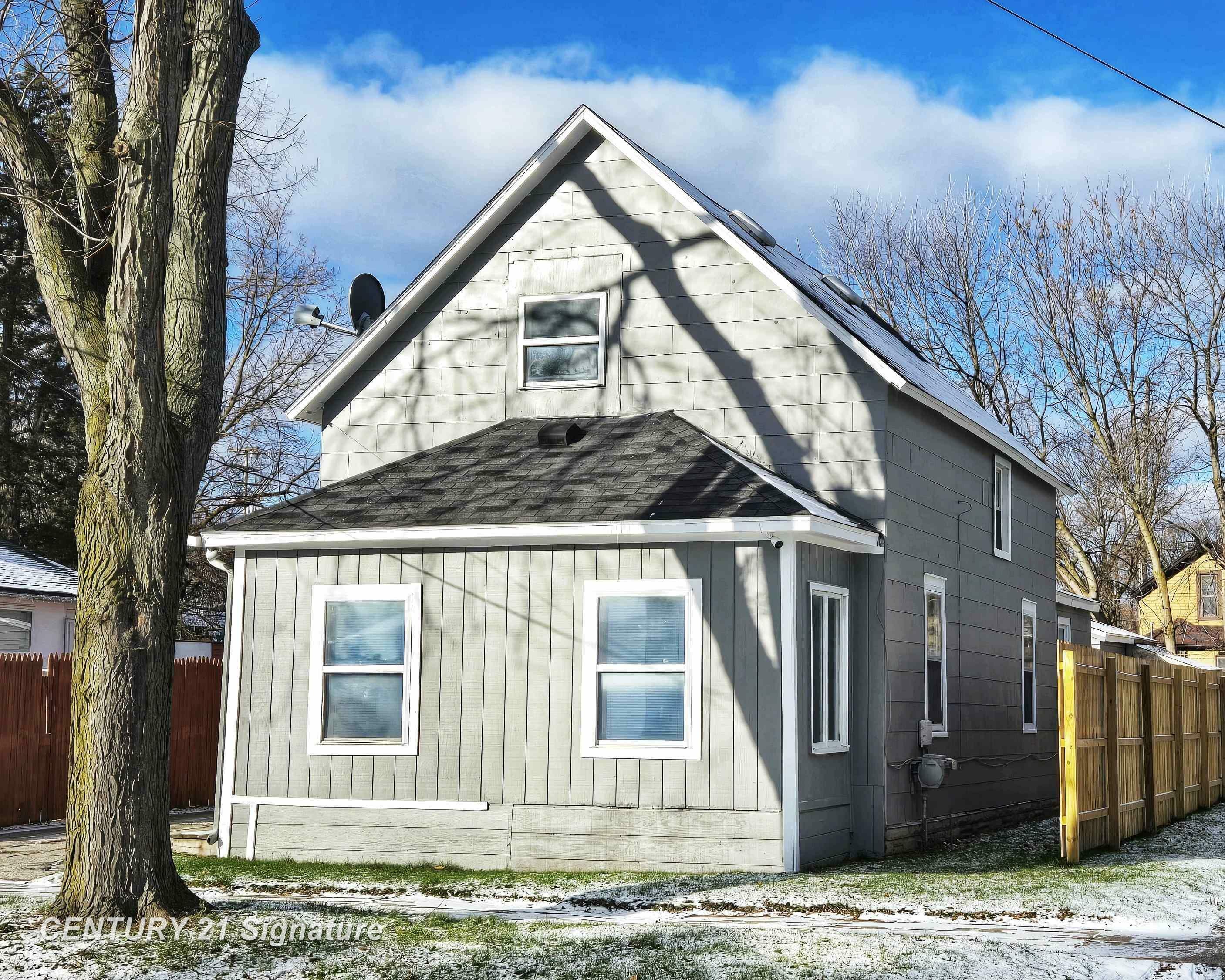 Property Photo:  1711 S Niagara Street  MI 48602 