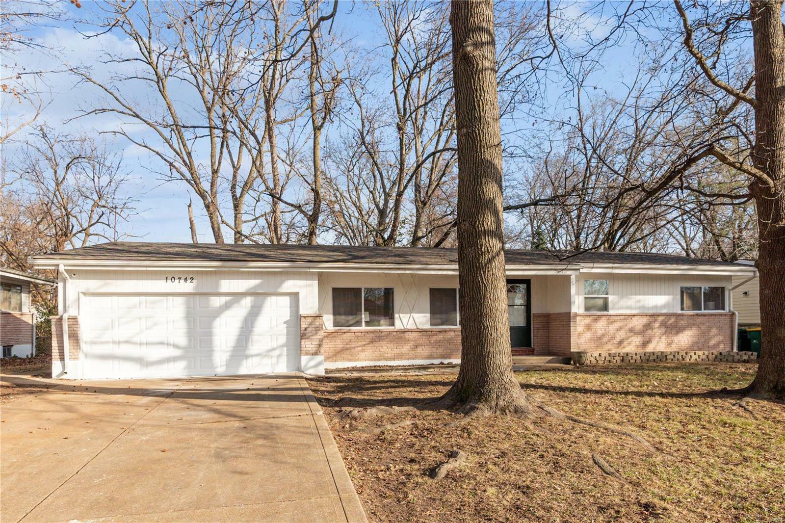 Property Photo:  10742 Vorhof Drive  MO 63136 