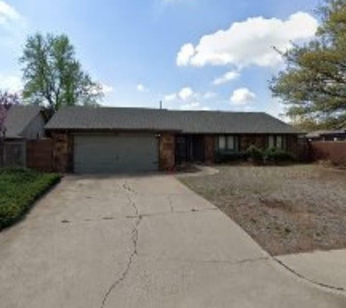 Property Photo:  124 E Platt Drive  OK 73099 