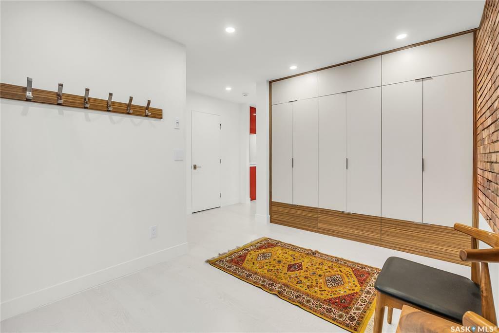 Property Photo:  1206 10th Street E  SK S7N 0E3 