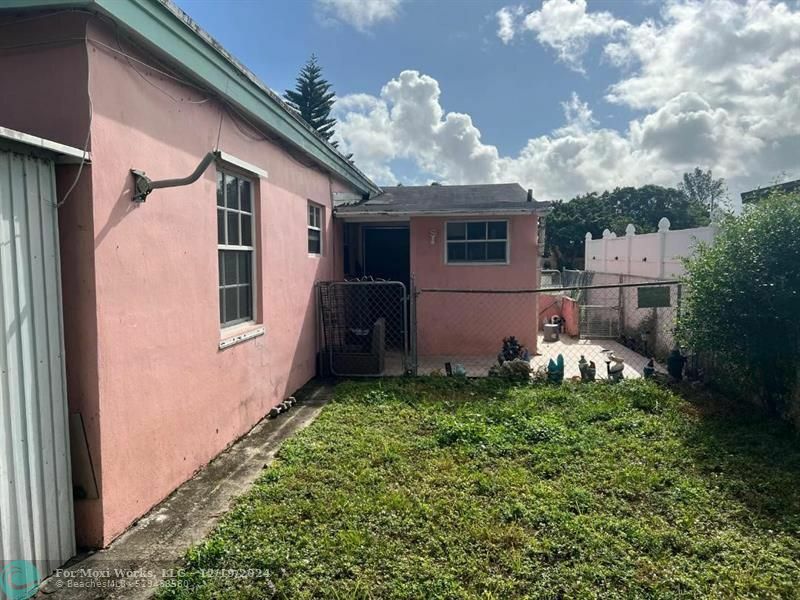 Property Photo:  1463 NE 180th St  FL 33162 