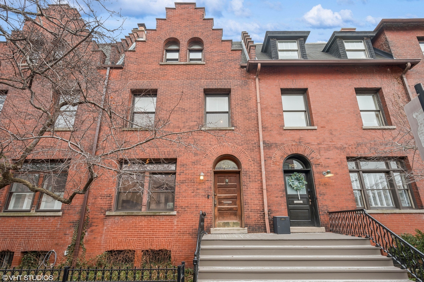 Property Photo: 923 W Fullerton Avenue IL 60614