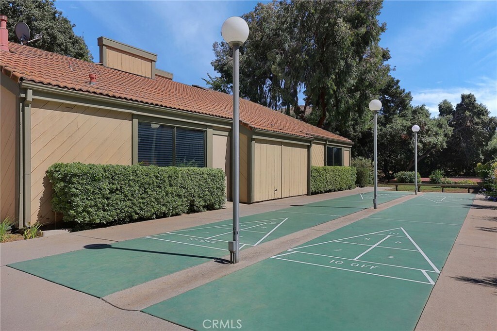 Property Photo:  460 Arbor Lane Court 103  CA 91360 