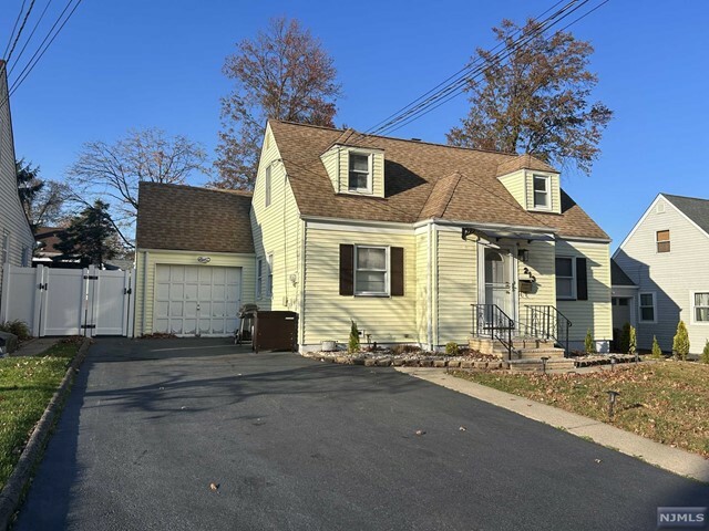 Property Photo:  213 Washington Avenue  NJ 07407 