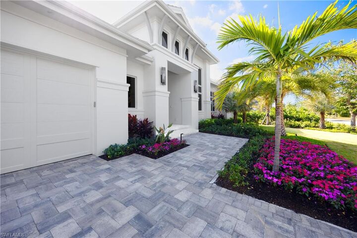 Property Photo:  696 Fountainhead Ln  FL 34103 