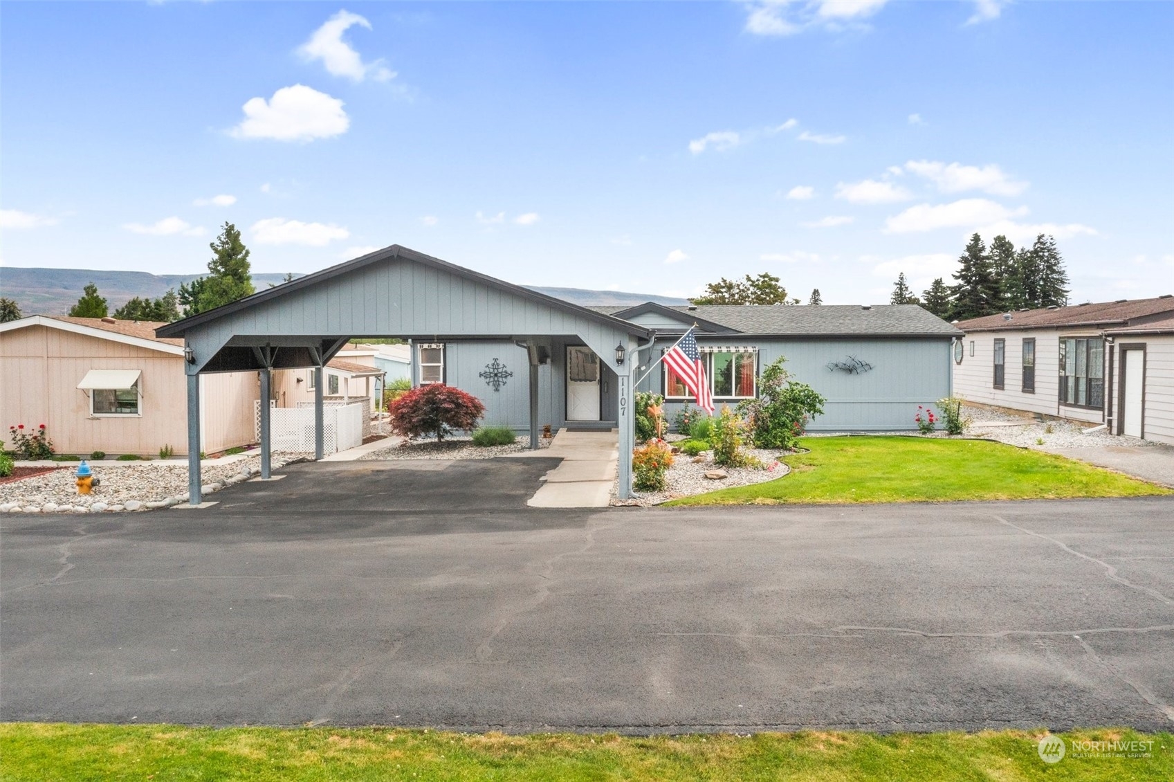 Property Photo:  1107  Foothills Lane 28  WA 98801 