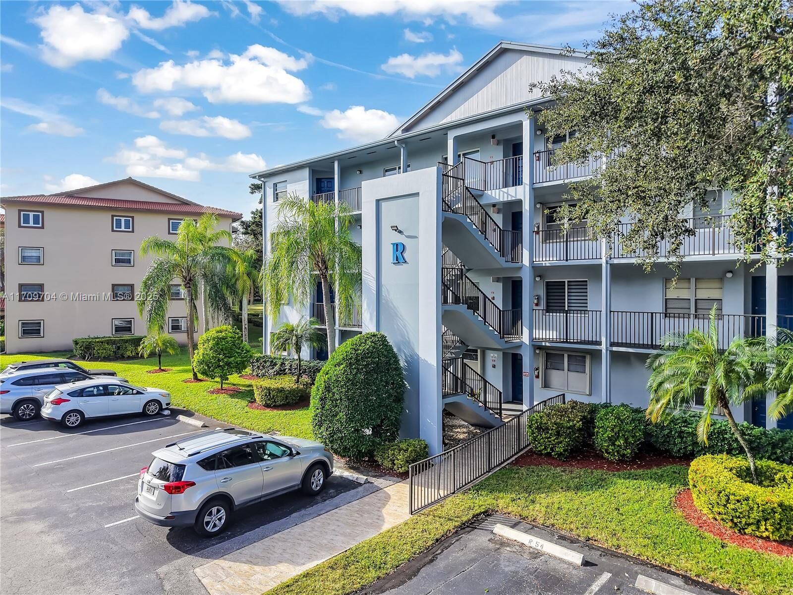 Property Photo: 900 SW 125th Way 304R FL 33027