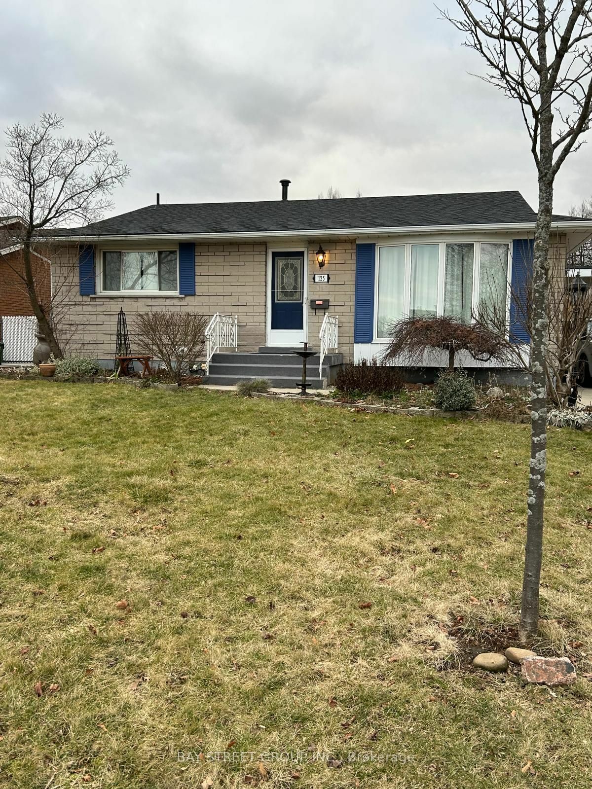 Property Photo:  125 Loyalist Dr  ON L8K 4J5 