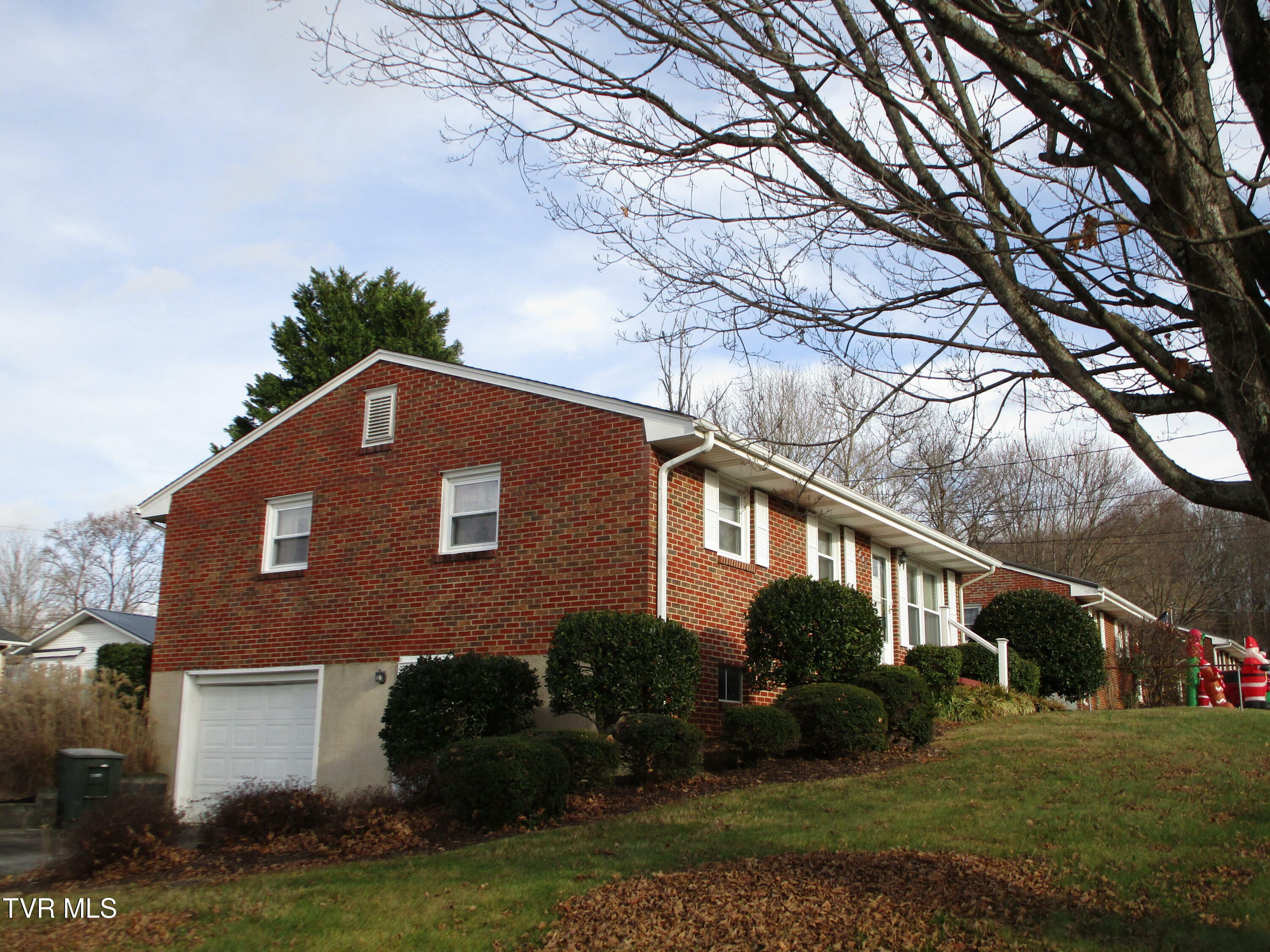 Property Photo:  601 Bingham Street  TN 37643 