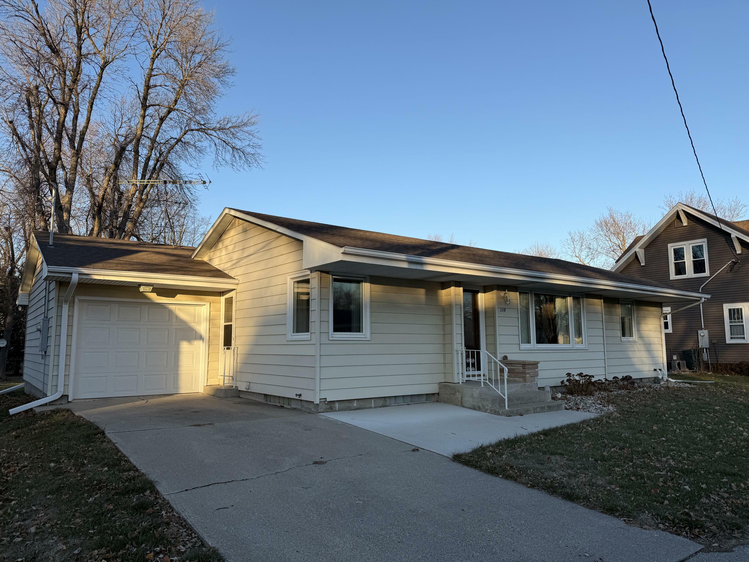 Property Photo:  308 4th Street  IA 50561 