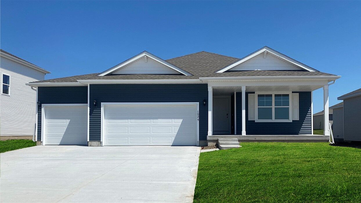 Property Photo:  1517 NE Crossing Oaks Drive  IA 50021 