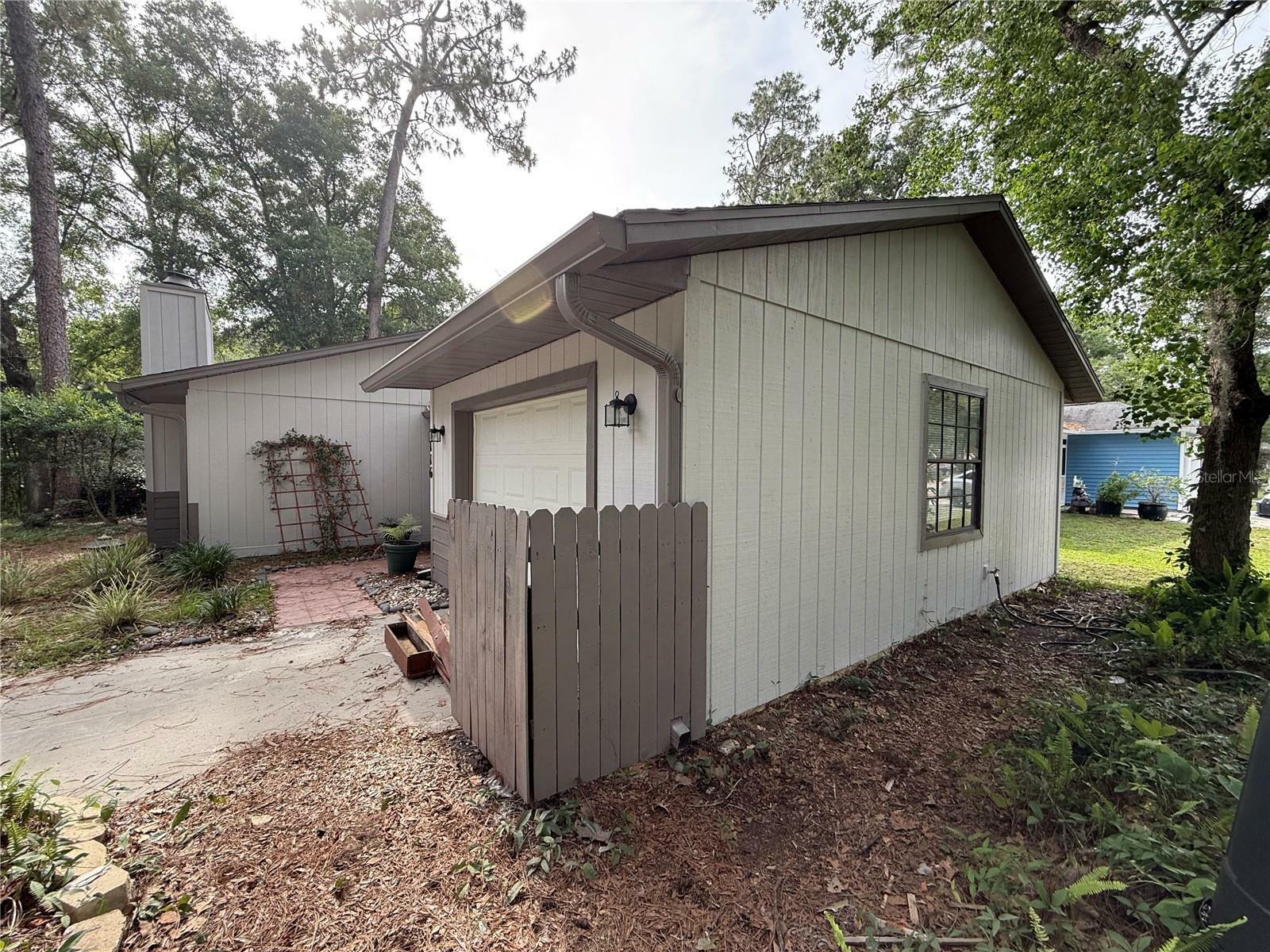 Property Photo: 2116 SW 73rd Street FL 32607