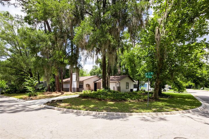 Property Photo: 2116 SW 73rd Street FL 32607