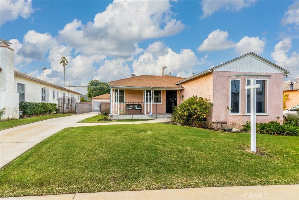 Property Photo:  10217 S Van Ness Avenue  CA 90303 