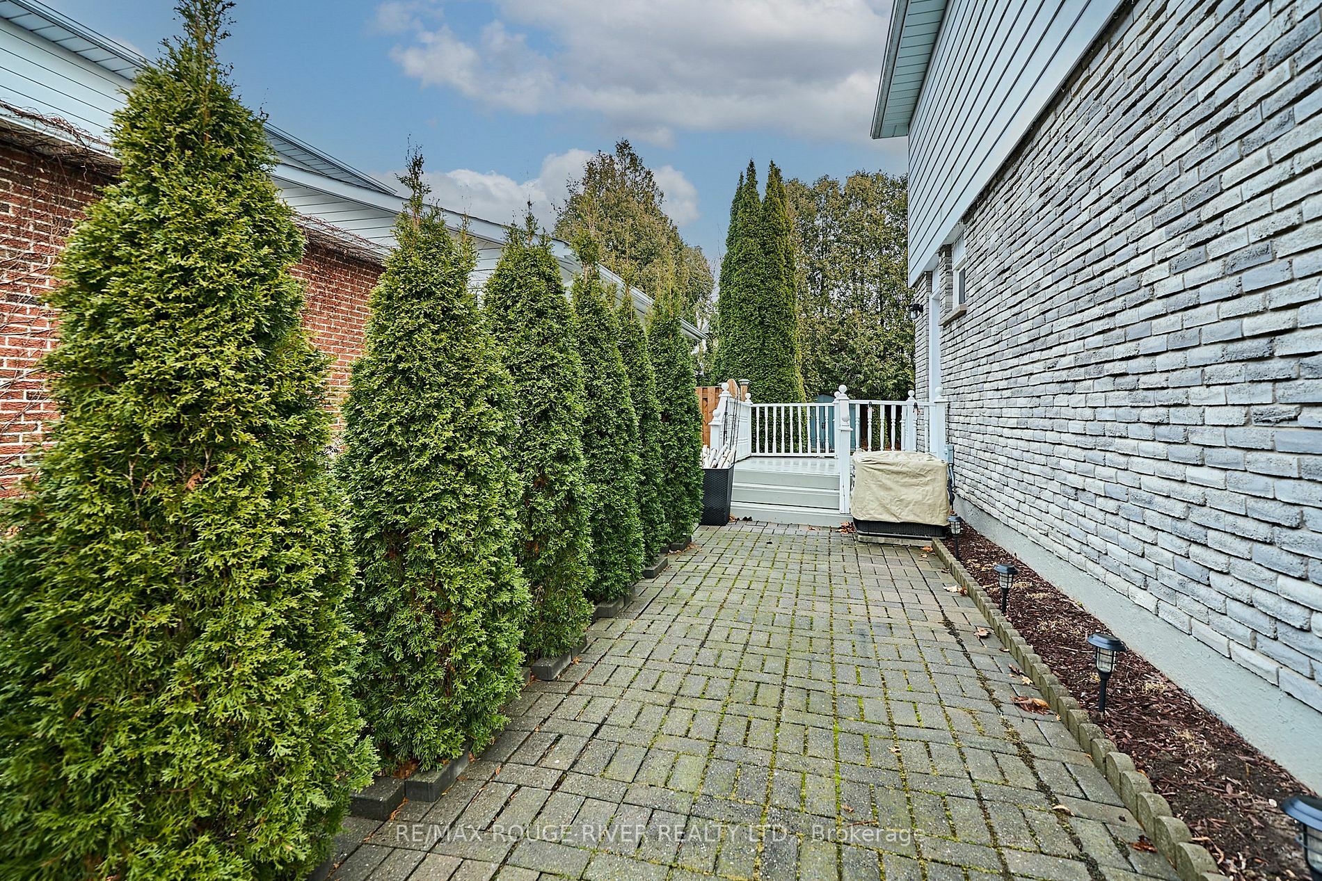 Property Photo:  463 Lanark Dr  ON L1J 5W8 