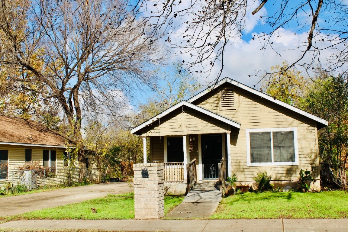 Property Photo: 4704 Gonzales Street TX 78702